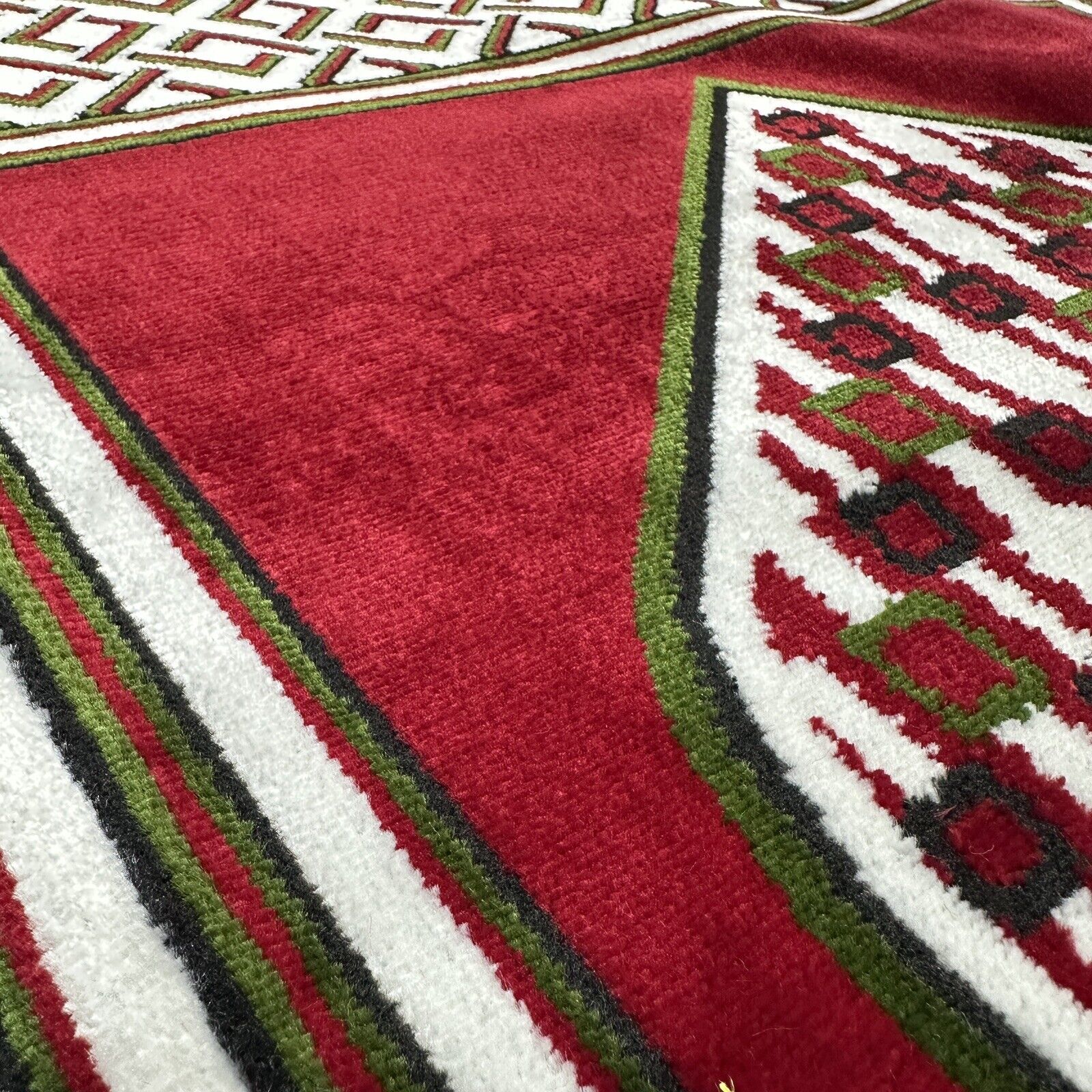 4 Person Prayer Rug - 2002 - Image 3