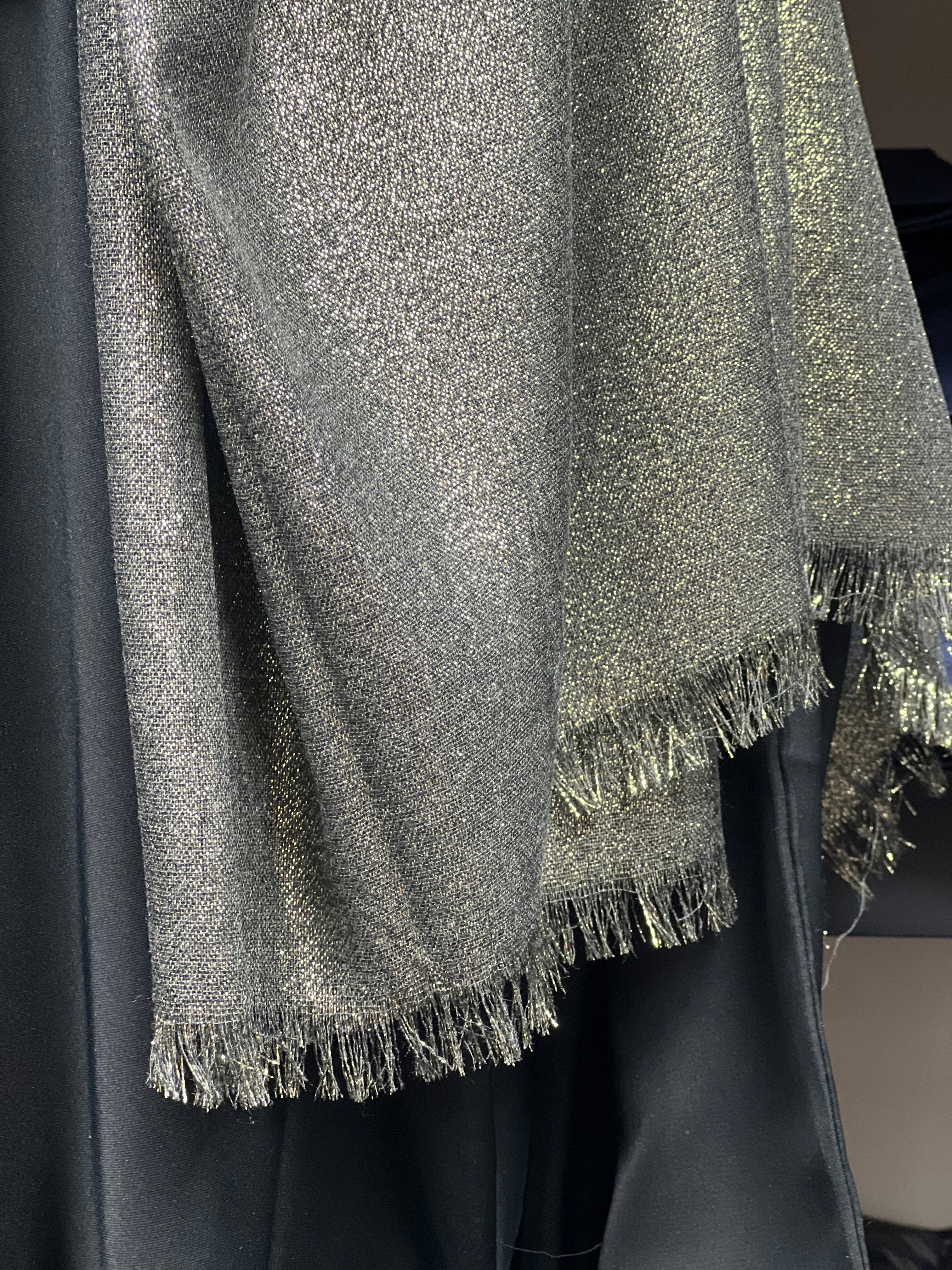 XL Shimmer Viscose Hijab - Black/Gold - Image 2